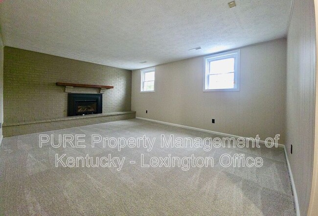 Building Photo - 3462 Lansdowne Dr