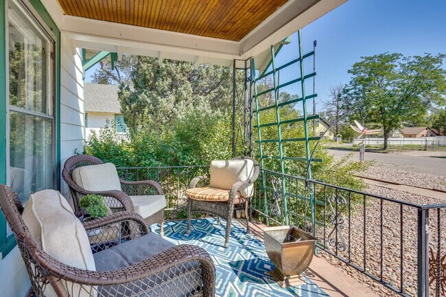 Building Photo - 2509 E Routt Ave