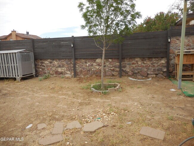 Building Photo - 356 Jardin Bello Ave