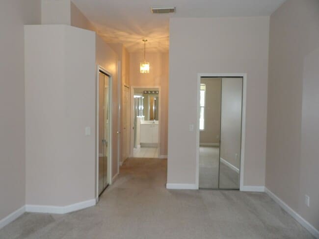 Building Photo - 557 SW New Castle Cove