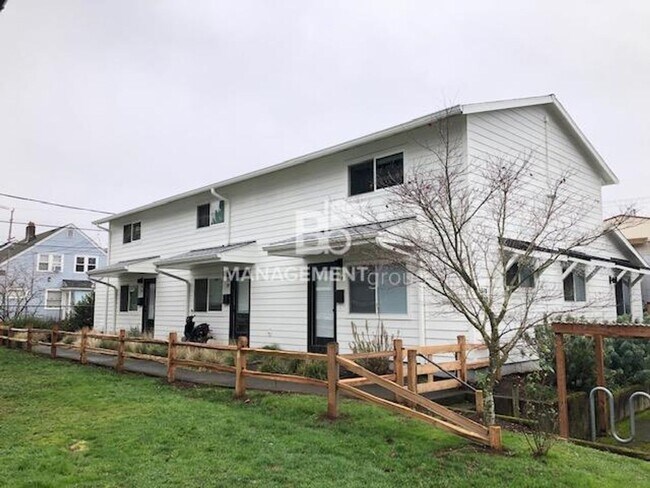 Primary Photo - Piedmont Neighborhood light-filled townhom...