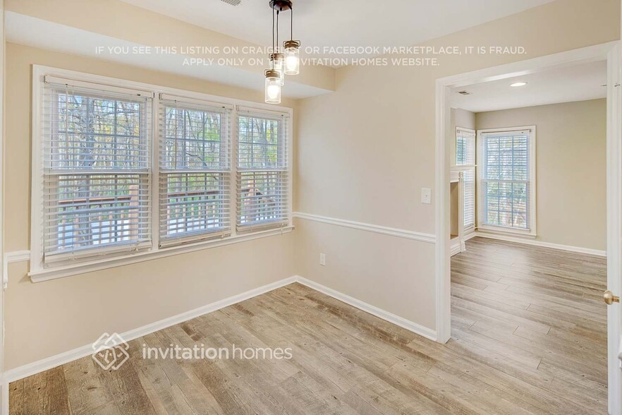 Building Photo - 9800 Fairlea Dr