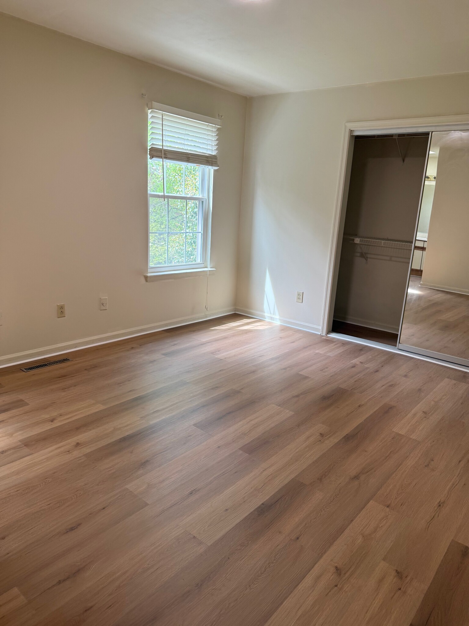 Main bedroom - 4614 Islander Ct