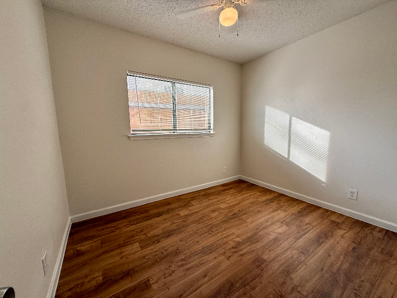 Building Photo - 8519 Ridge Garden Dr