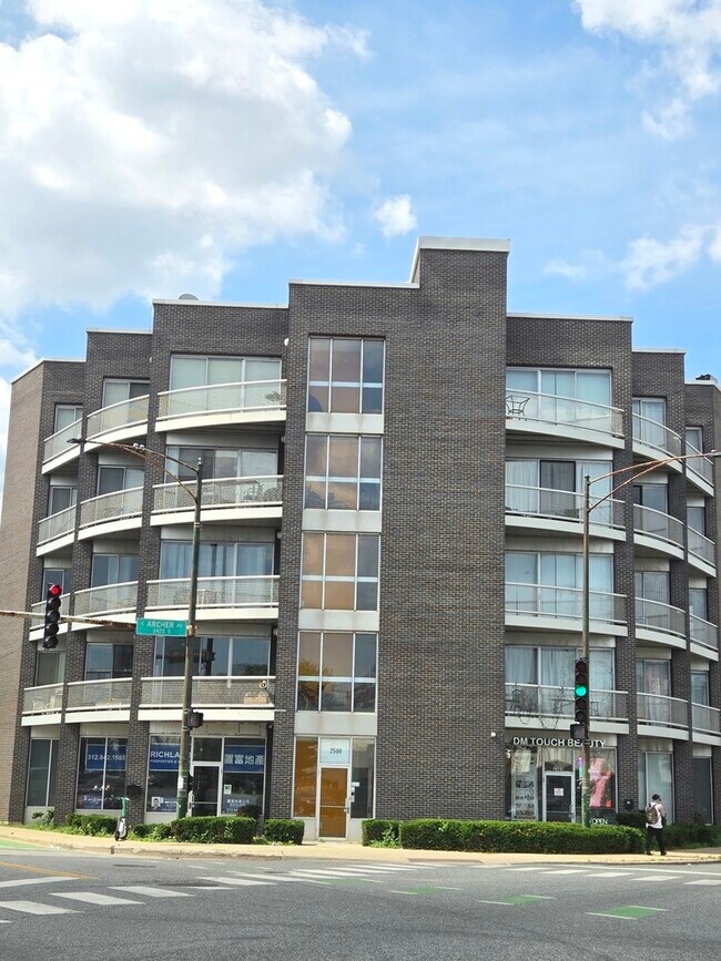 Primary Photo - 2500 S Halsted St
