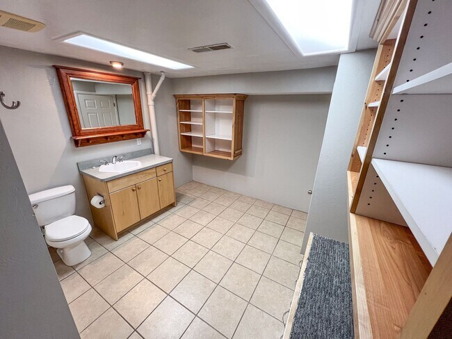 Building Photo - 147 W Fremont Ave