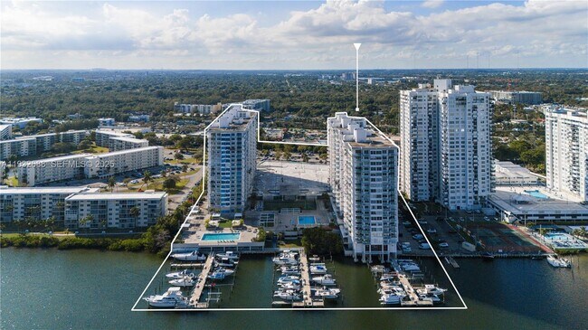 Building Photo - 18051 Biscayne Blvd