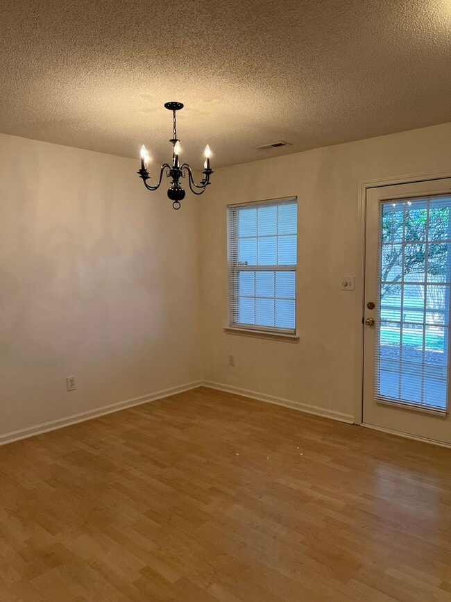 Building Photo - 162 Springwood Ln