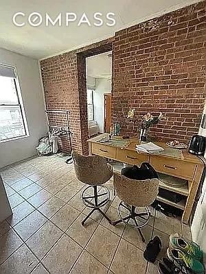 Building Photo - 402 E 69th St