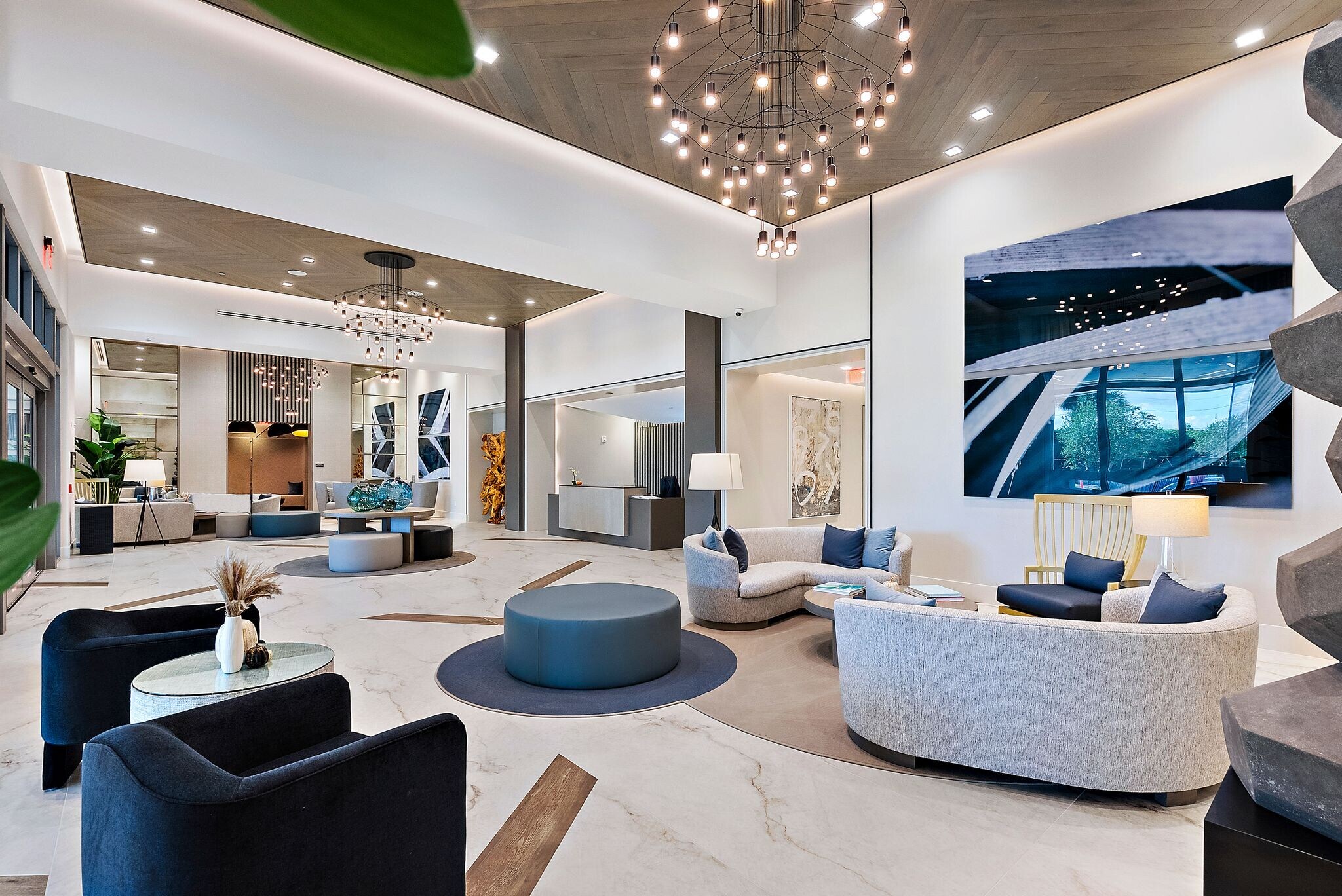 Saltaire Lobby - 301 1st St S