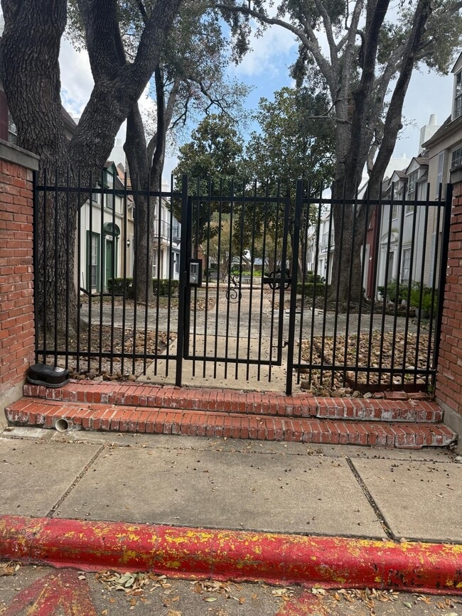 Building Photo - 2635 Marilee Ln