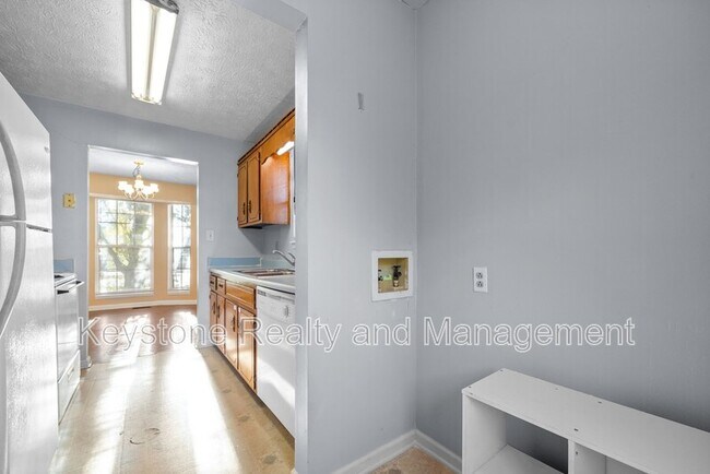 Building Photo - 609 Artic Ave