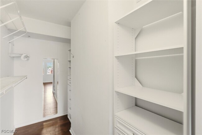 Building Photo - 6490 Aragon Way