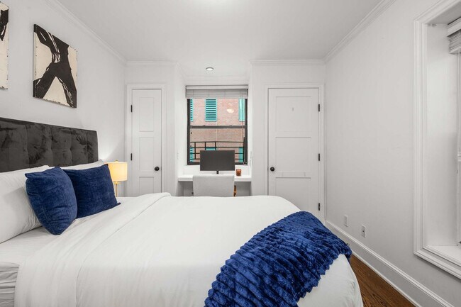 Building Photo - 49 W 16th St