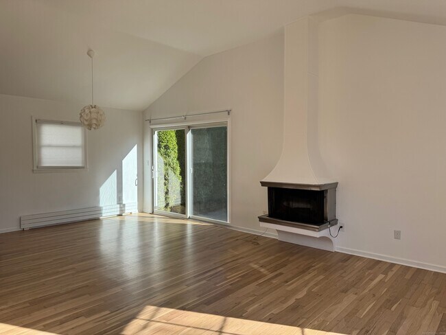 Building Photo - 15 Sunwich Rd