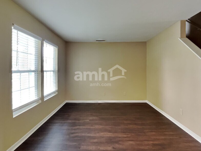 Building Photo - 2361 Blackthorn Dr