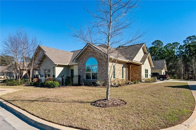 Building Photo - 1203 Holmes Ave