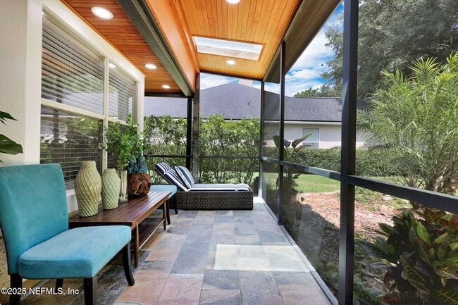 Building Photo - 526 Oakmont Dr