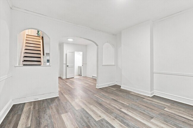 Building Photo - 2411 W Oakdale St