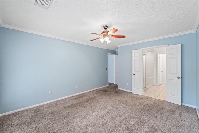 Building Photo - 3909 Greenwood Dr