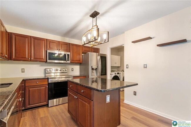 Building Photo - 5502 Tanglewood Ln
