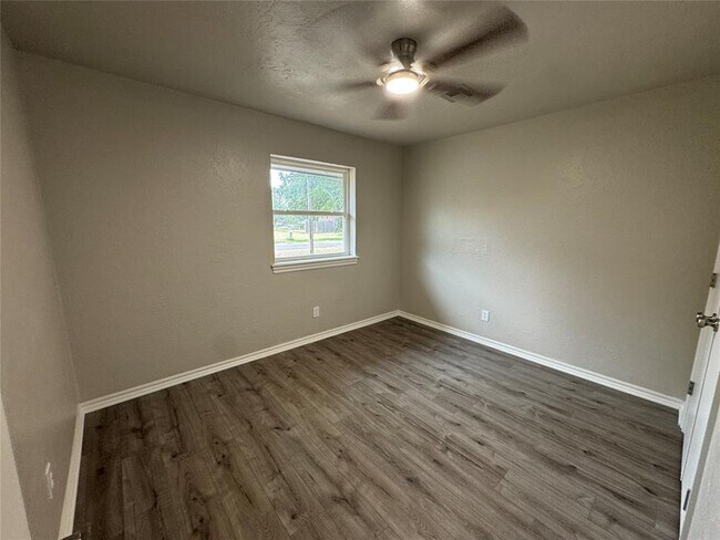 Building Photo - 14820 W Funston Dr