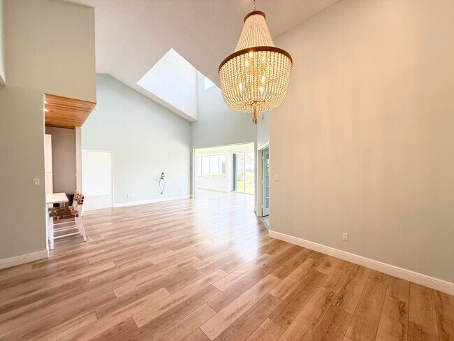 Building Photo - 225 N Lakeshore Dr