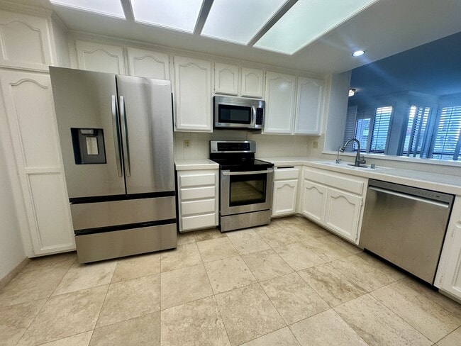 Building Photo - 5865 Friars Rd