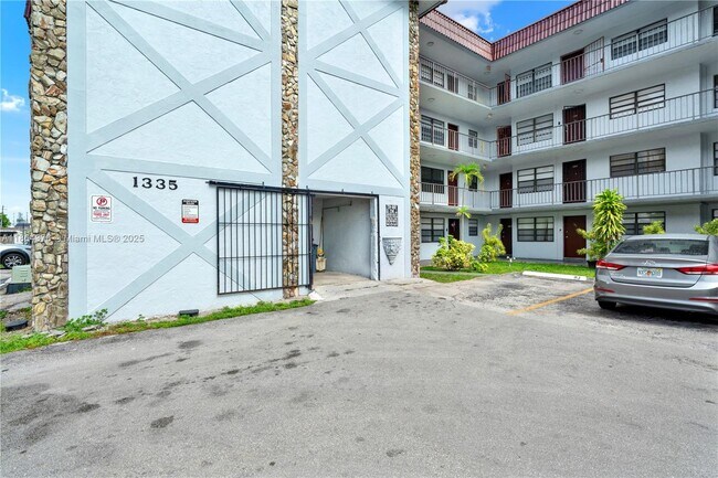 Building Photo - 1335 W 68th St