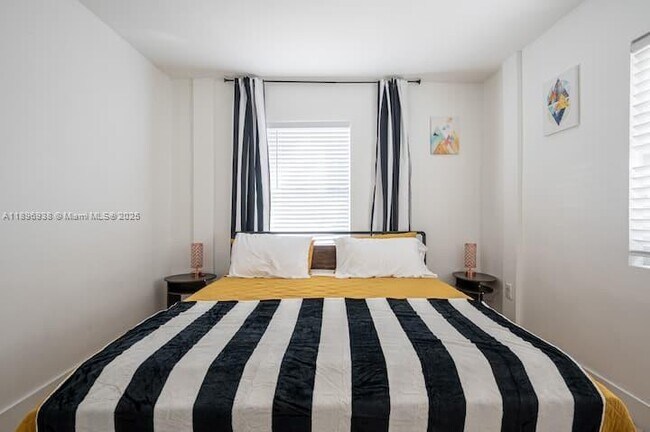 Building Photo - 8028 NW 5th Ct