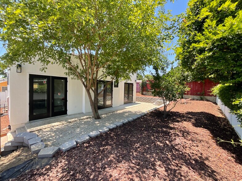 Building Photo - 3015 Warwick Ave