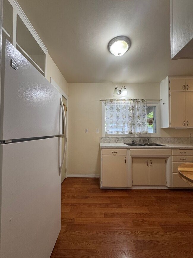 Building Photo - Charming 3 Bed Rental in Prime Location