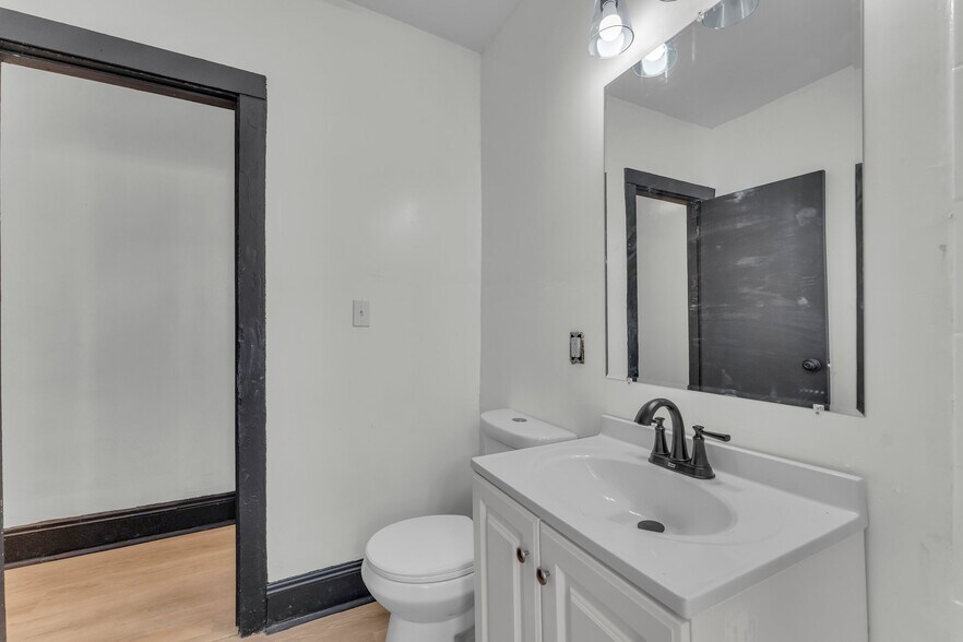 Building Photo - 3447 E 140th St