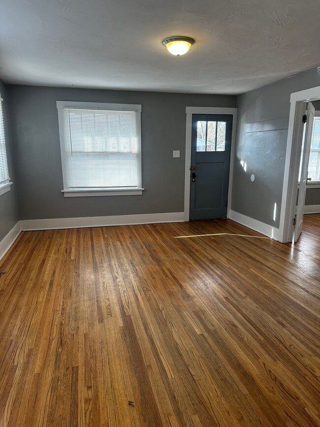 Building Photo - 4 Bedroom - AVAILABLE NOVEMBER 7th!