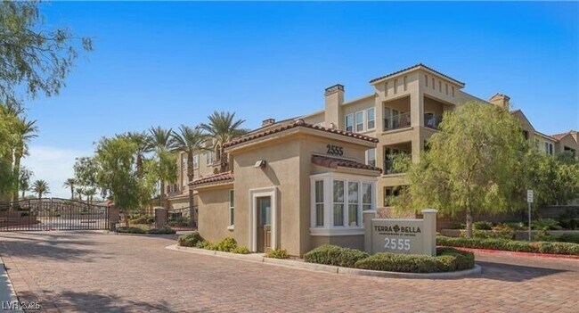 Building Photo - 2555 Hampton Rd