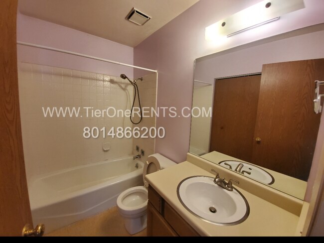 Building Photo - This property offers a NO DEPOSIT option a...