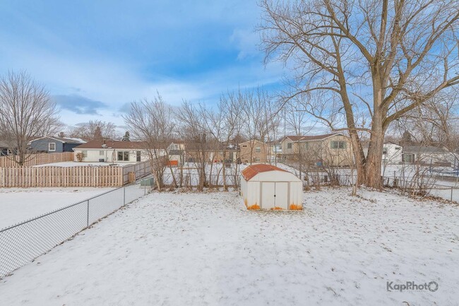 Building Photo - 8170 Northway Dr