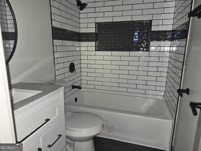 Building Photo - 1020 Hampton Hill Ct