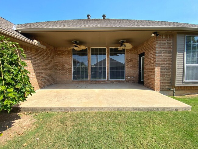Building Photo - Absolute Dream in NW OKC!!