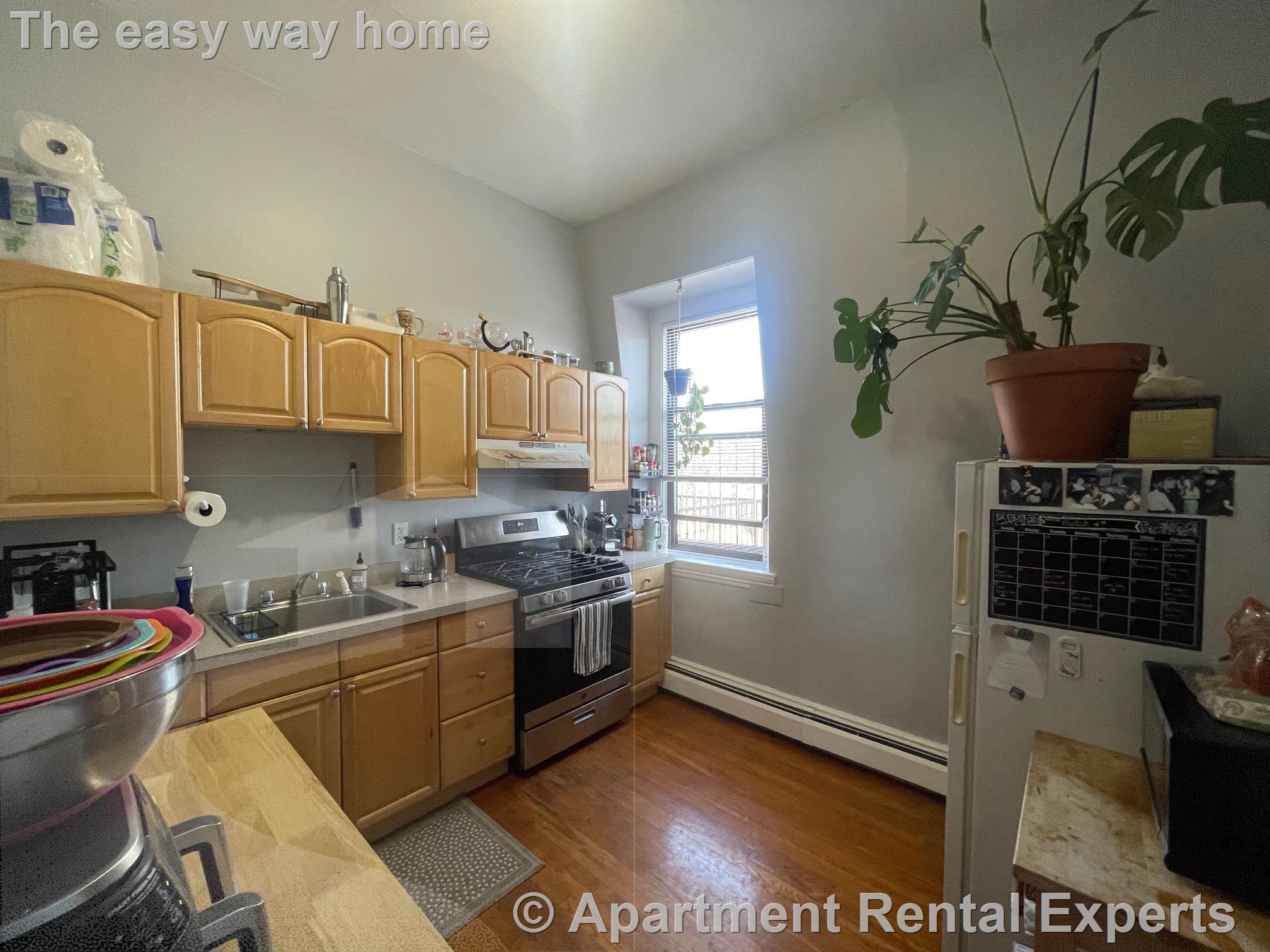 Building Photo - 61 Adams St