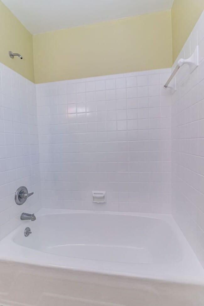 Building Photo - Adorable Brick Ranch 3 BR | 1.5 BA in Goldsboro