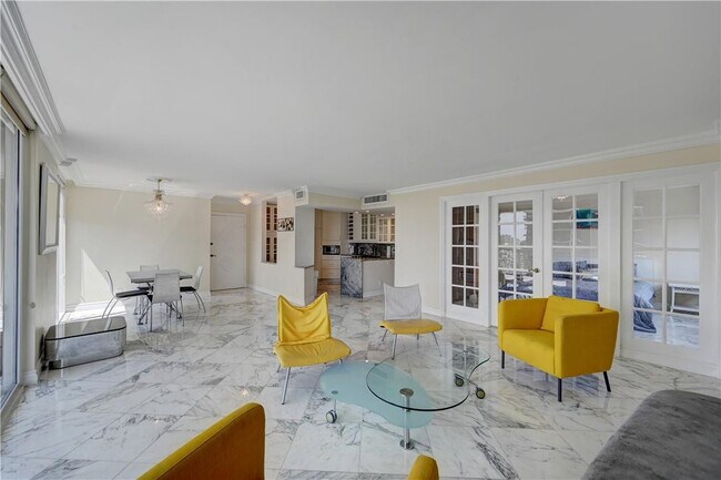 Building Photo - 2030 S Ocean Dr