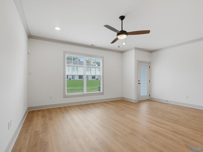 Building Photo - 8 Whispering Oak Dr SW