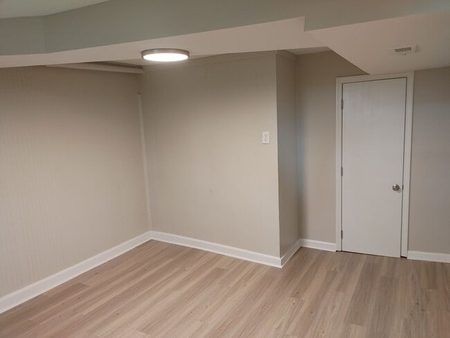 Building Photo - 4 Bedroom updated home for rent in Northwe...