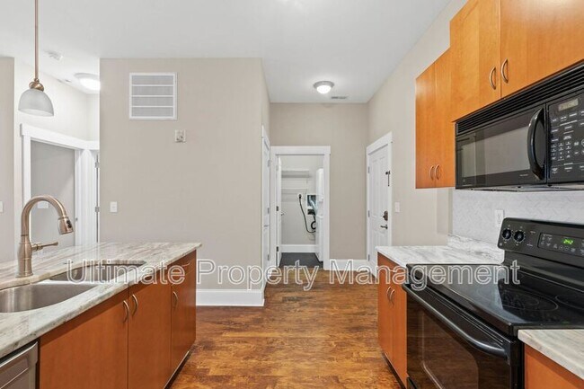 Building Photo - 709 N 4th St