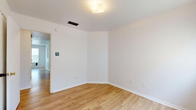 Building Photo - Great location in Killeen, TX Cozy and well maintained house