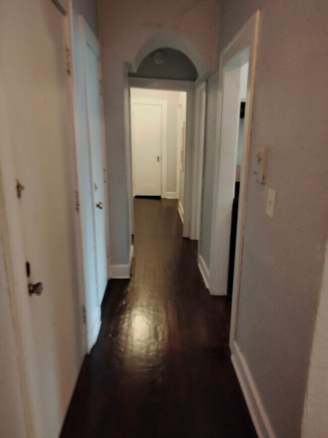 Building Photo - 1220 W 104th St