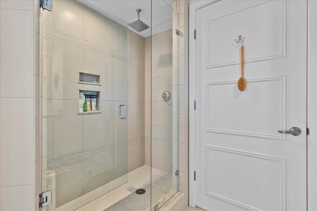 Building Photo - 3620 Gardens Pkwy