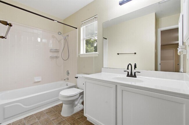 Building Photo - 1806 Carriage Hills Trail