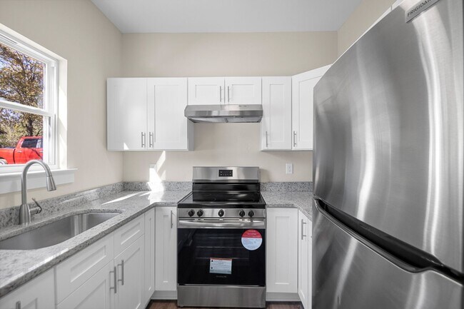 Building Photo - 1523 S Cedar St